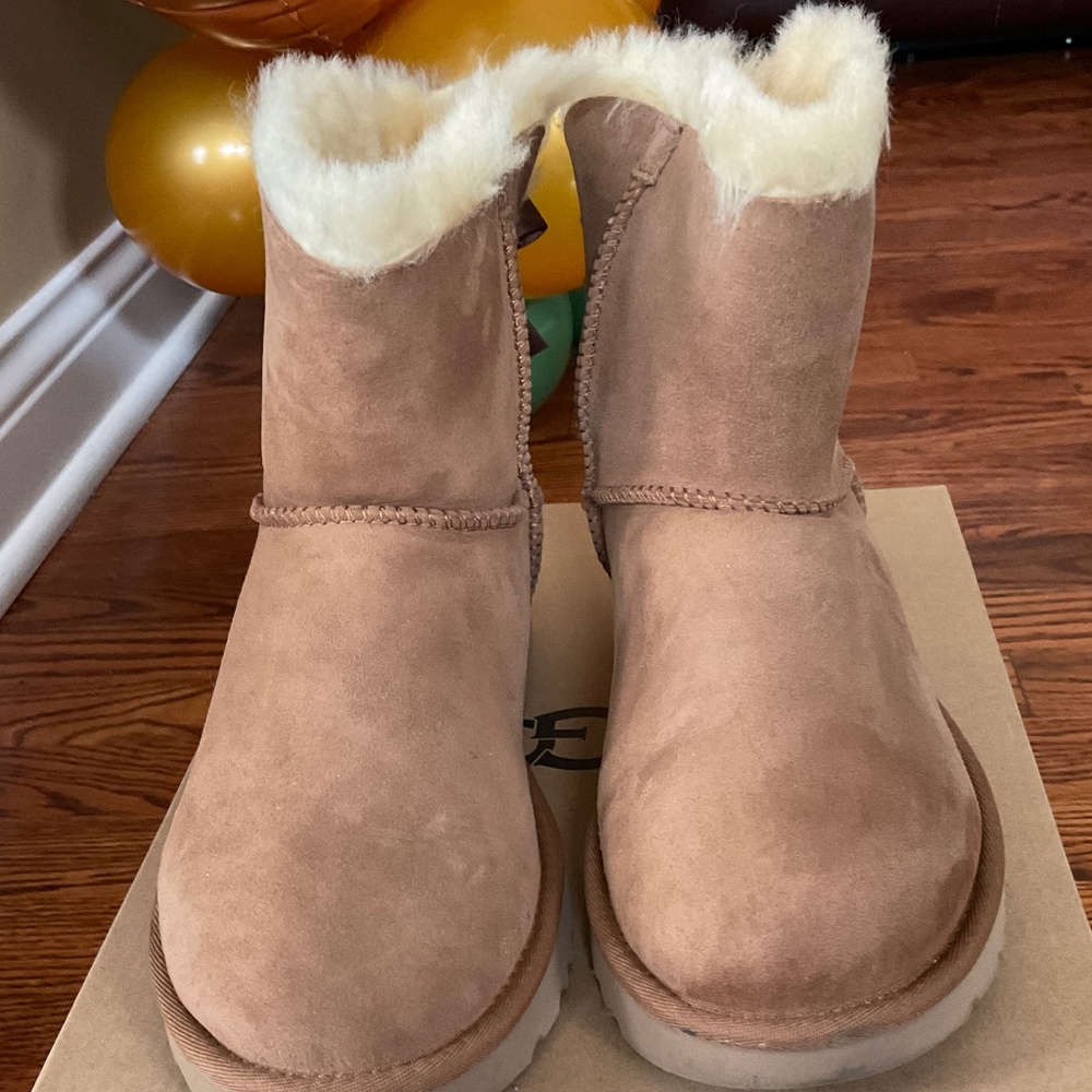 Camel Ugg Bailey Boot Size 7